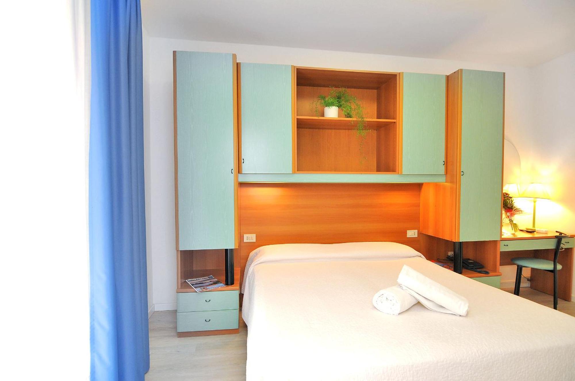 קאורלה Hotel Rex מראה חיצוני תמונה