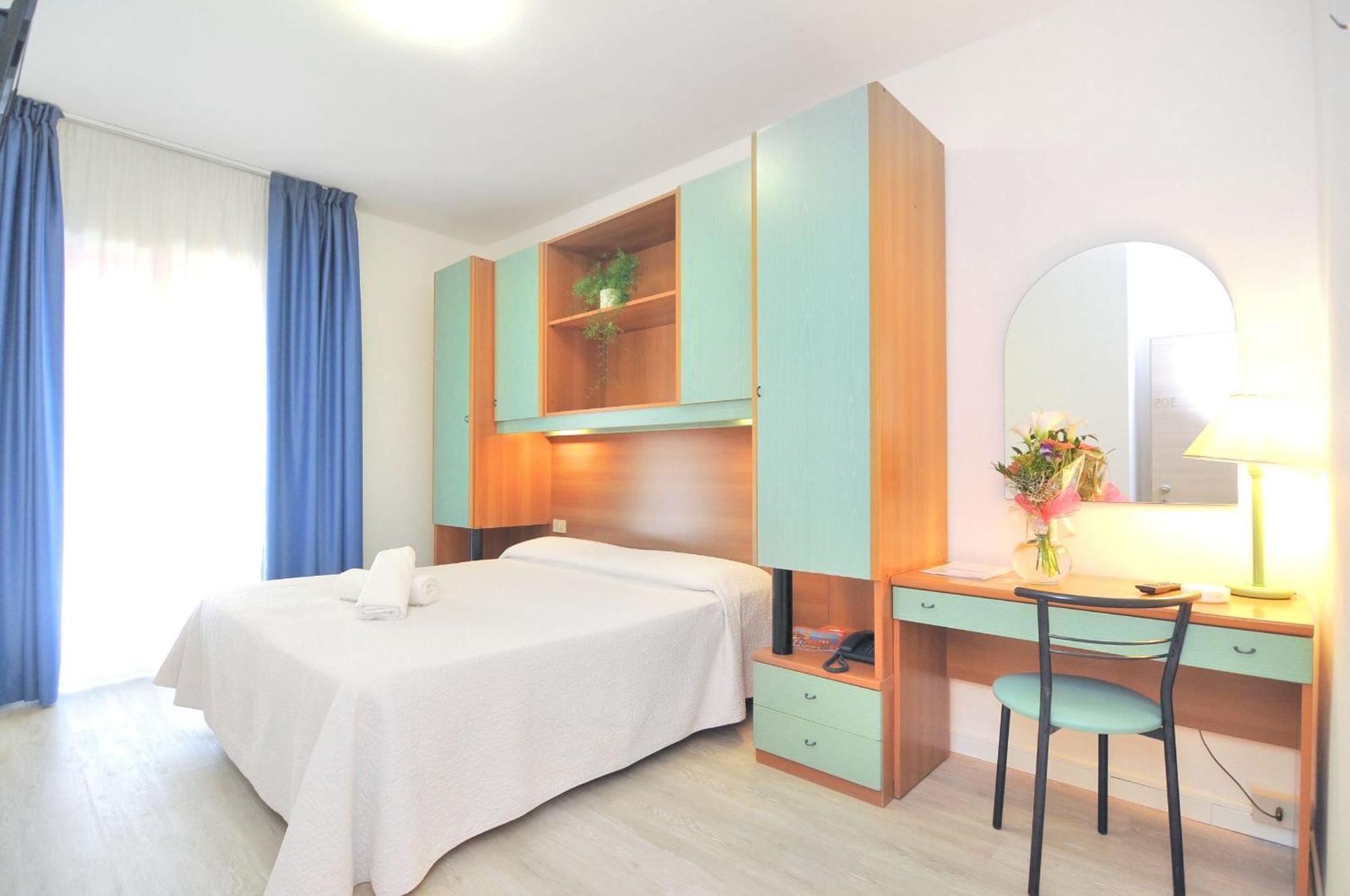 קאורלה Hotel Rex מראה חיצוני תמונה