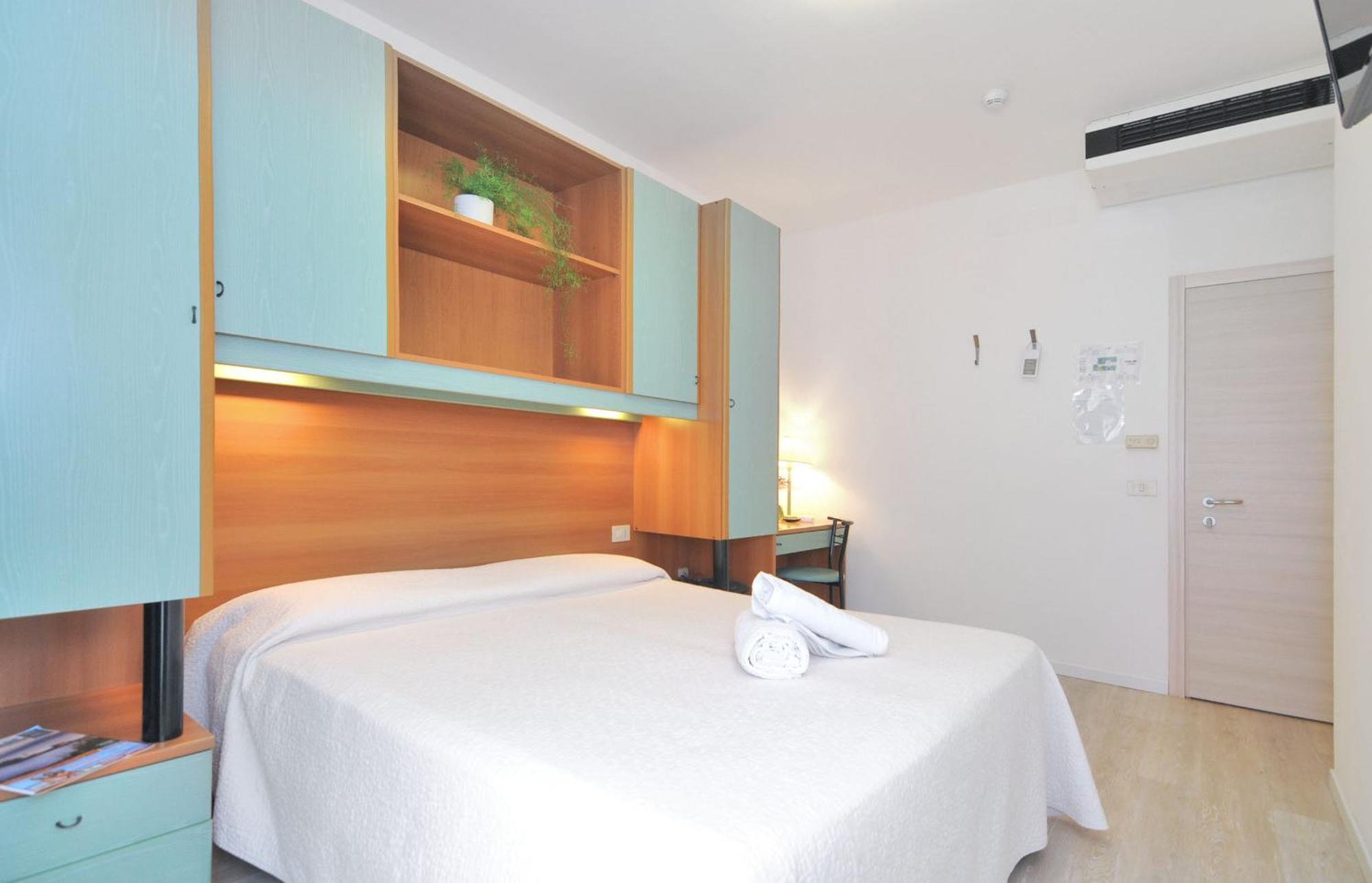 קאורלה Hotel Rex מראה חיצוני תמונה