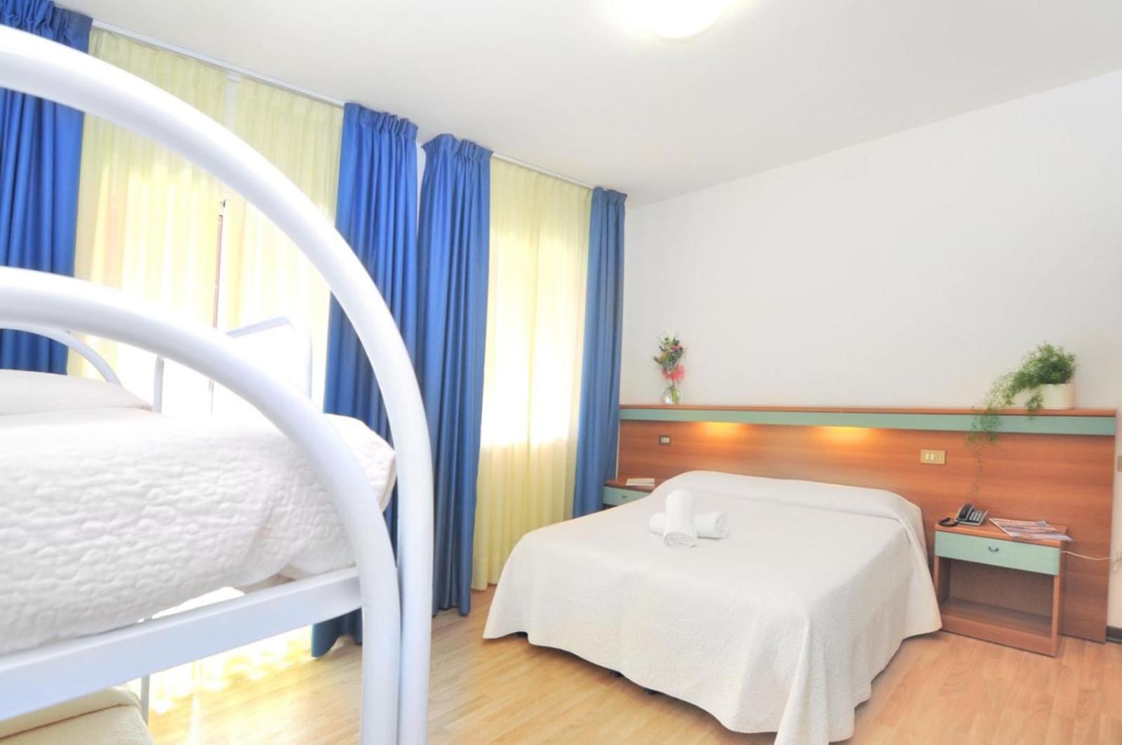 קאורלה Hotel Rex מראה חיצוני תמונה