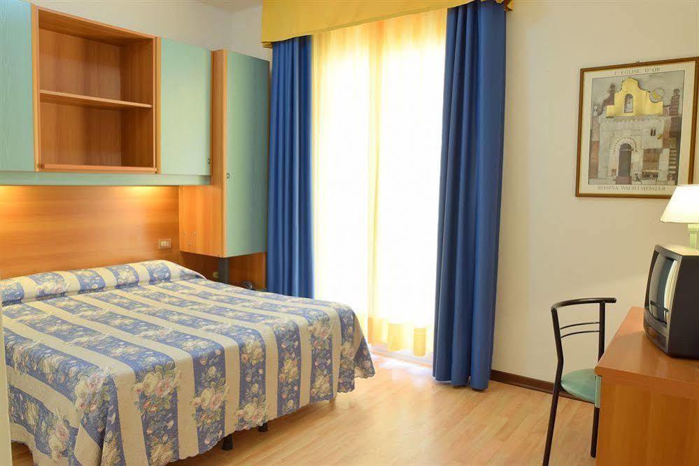 קאורלה Hotel Rex מראה חיצוני תמונה