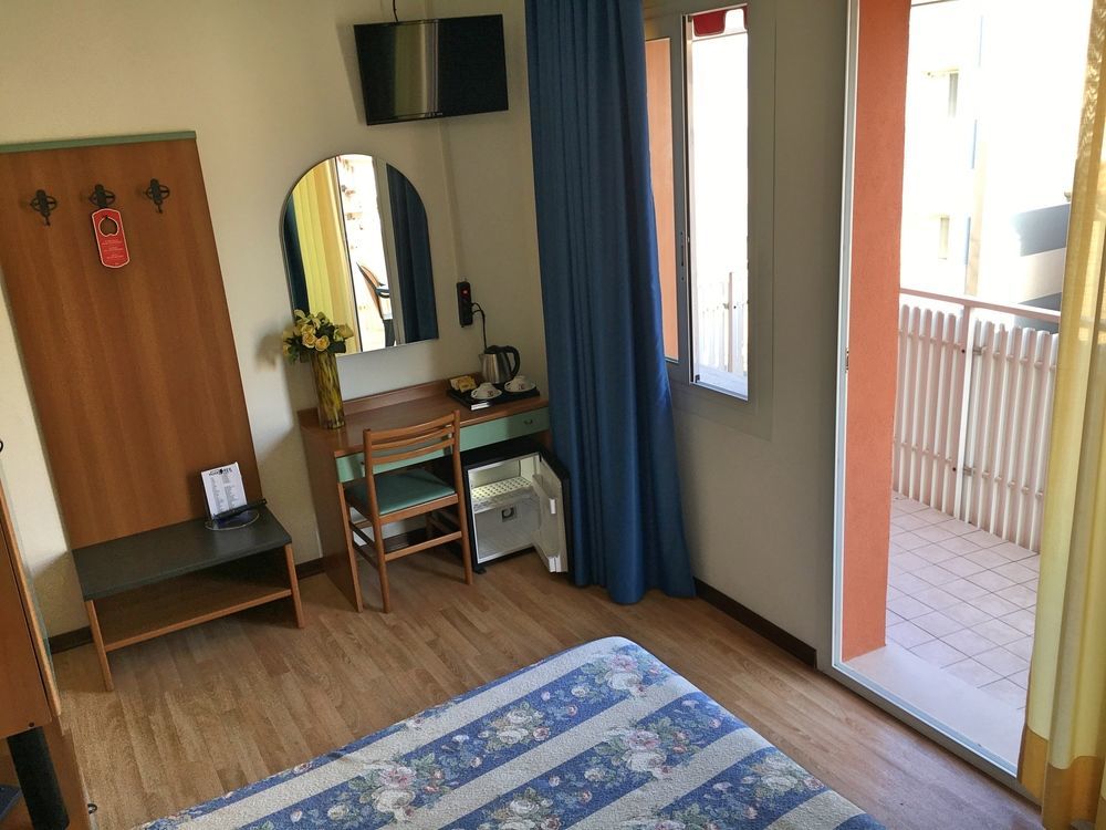 קאורלה Hotel Rex מראה חיצוני תמונה