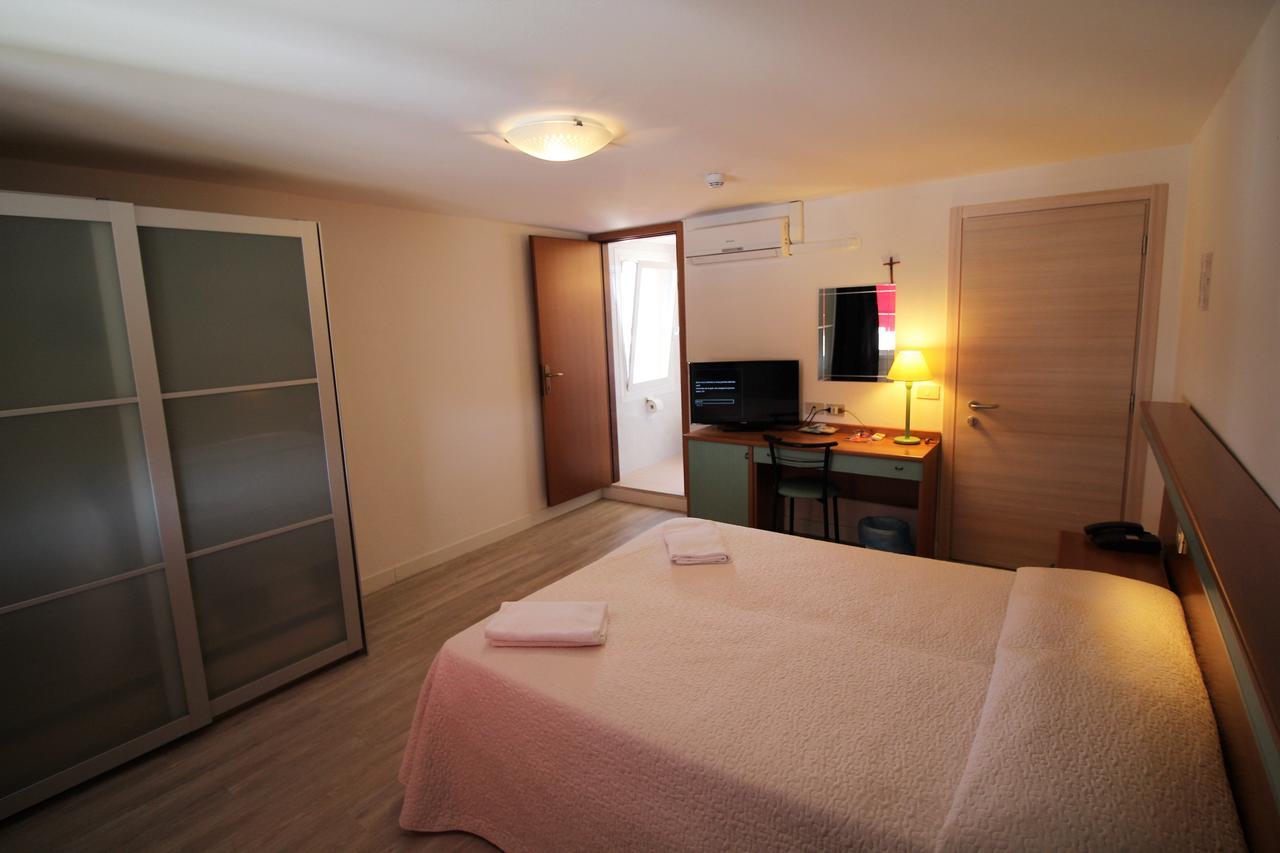 קאורלה Hotel Rex מראה חיצוני תמונה
