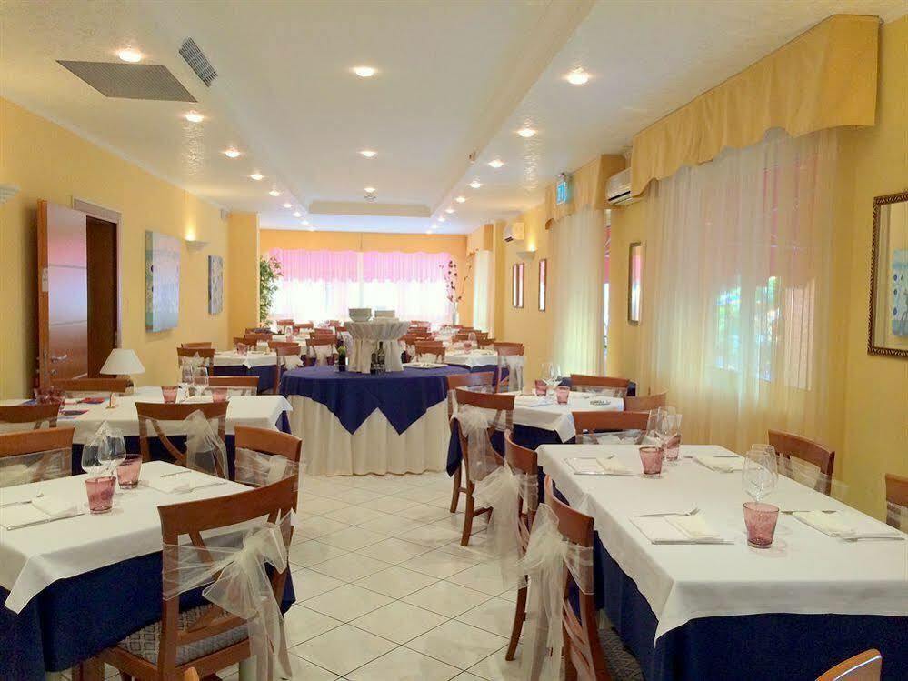 קאורלה Hotel Rex מראה חיצוני תמונה